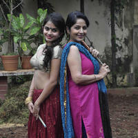 Sadhana Singh & daughter Sheena Shahabadi photo shoot for Navratri Photos | Picture 595673