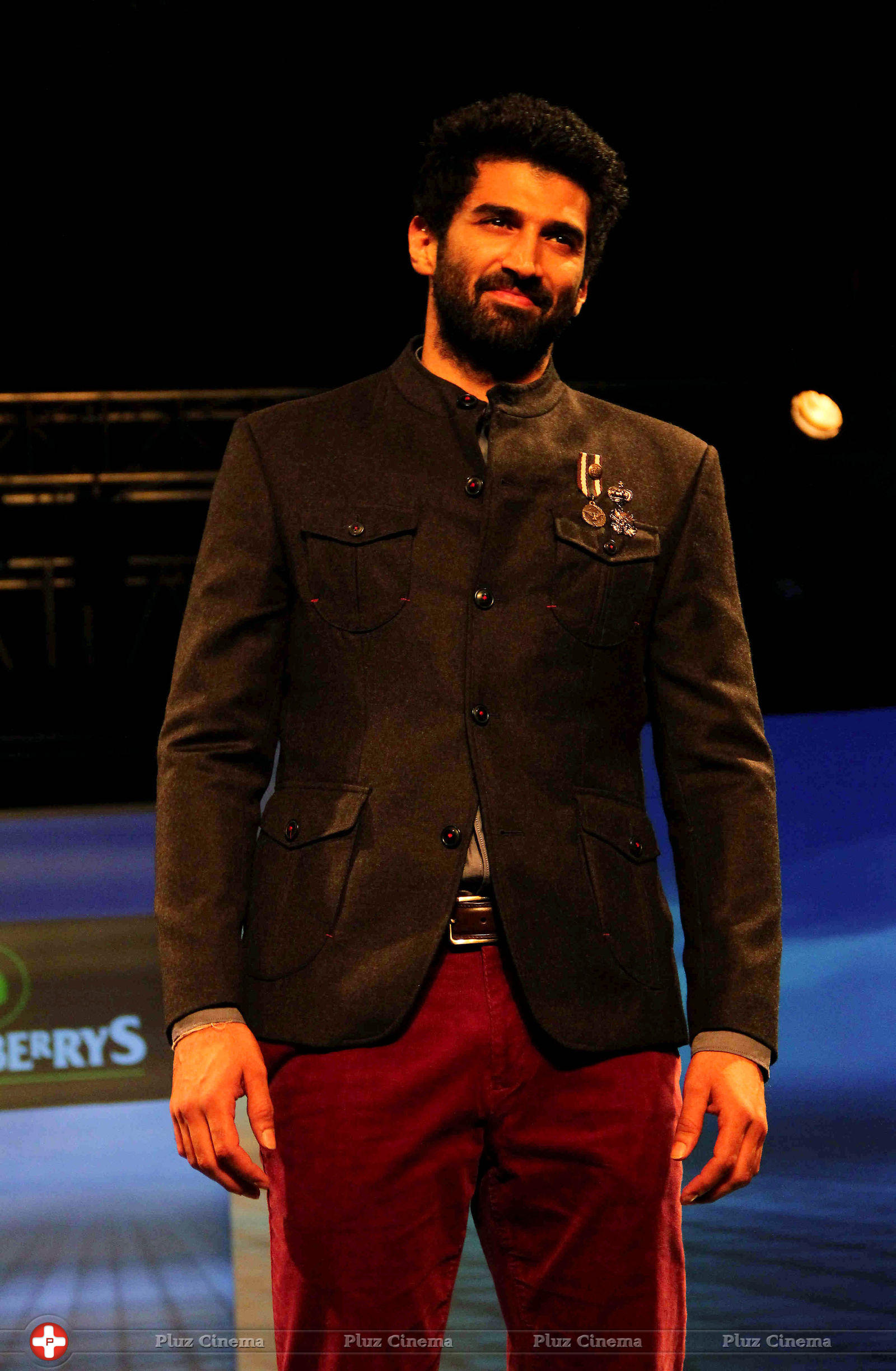 Aditya Roy Kapur - Winter wear Blackberry Sharp Night Photos | Picture 598165