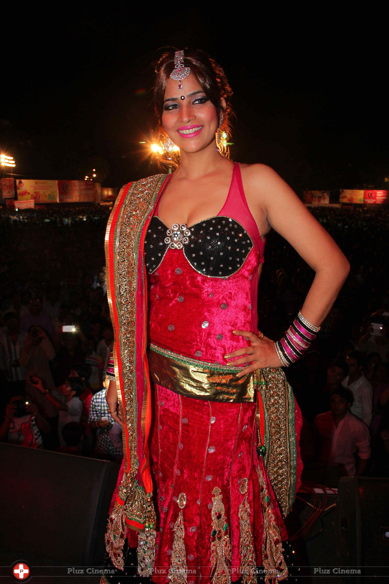 Tanisha Singh - Celebs attends Garba dance program photos | Picture 599774