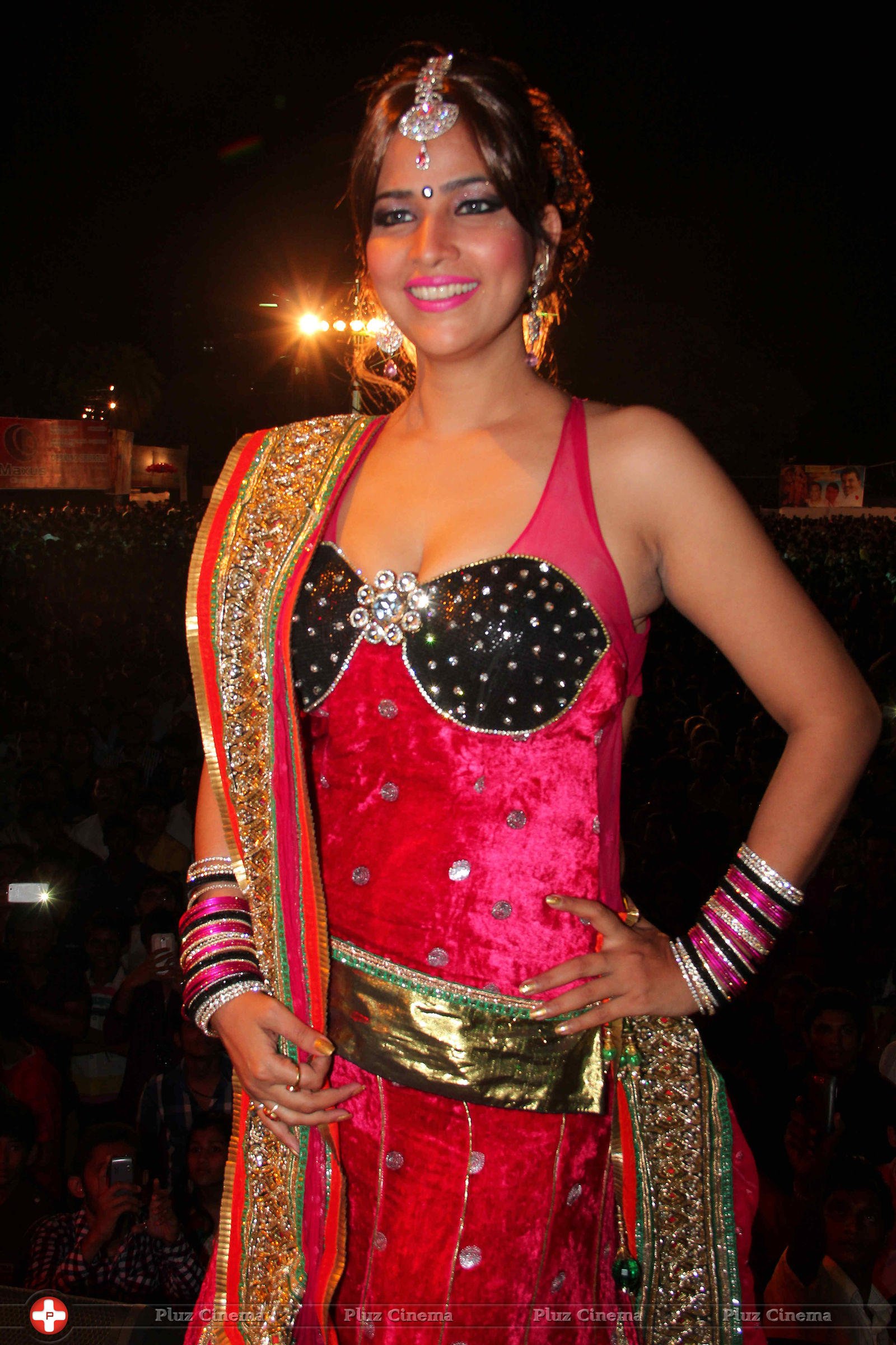 Tanisha Singh - Celebs attends Garba dance program photos | Picture 599775