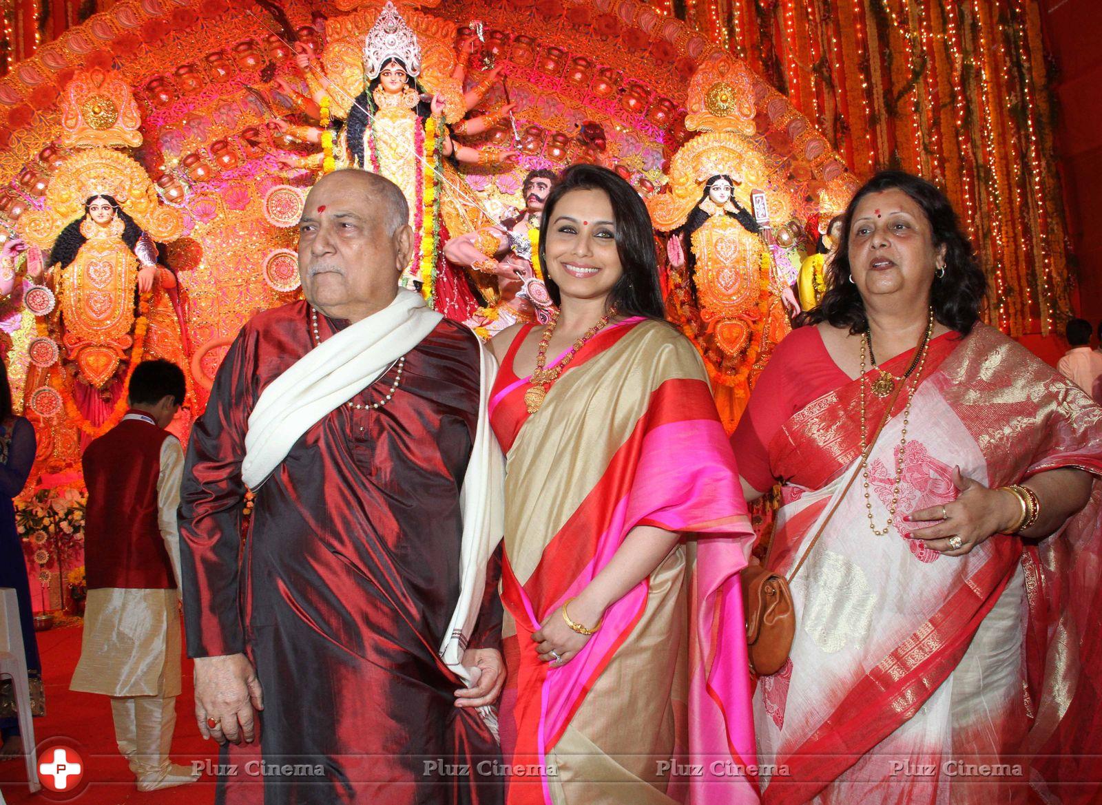 Rani Mukerji celebrates Durga Pooja Photos | Picture 604008