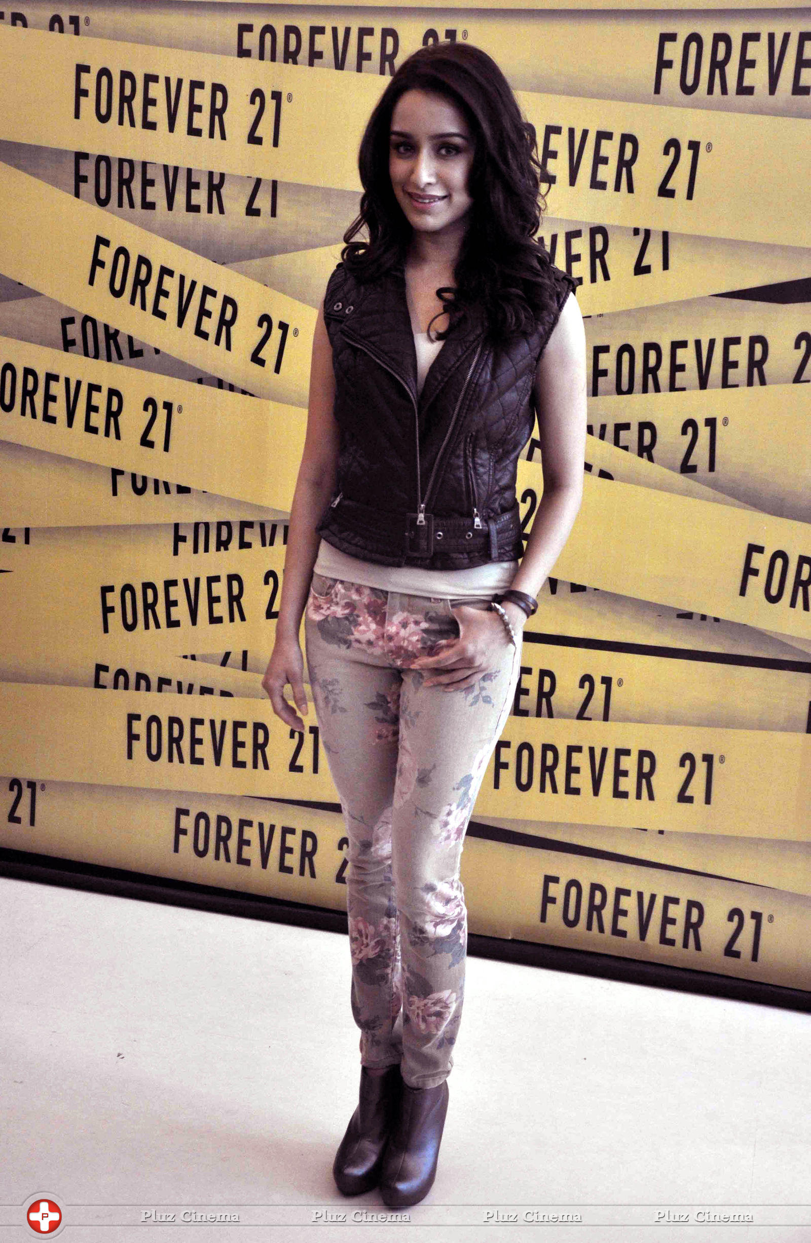 Shraddha Kapoor launches Forever 21 store photos | Picture 603934
