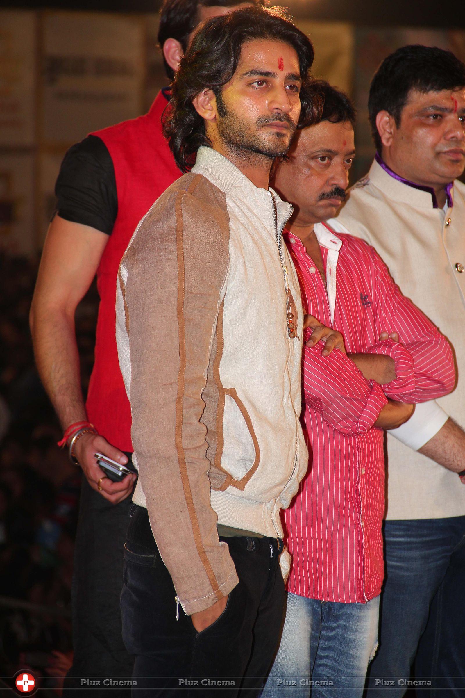 Puneet Singh - Satya 2 promotion at Navratri pandal photos | Picture 604080