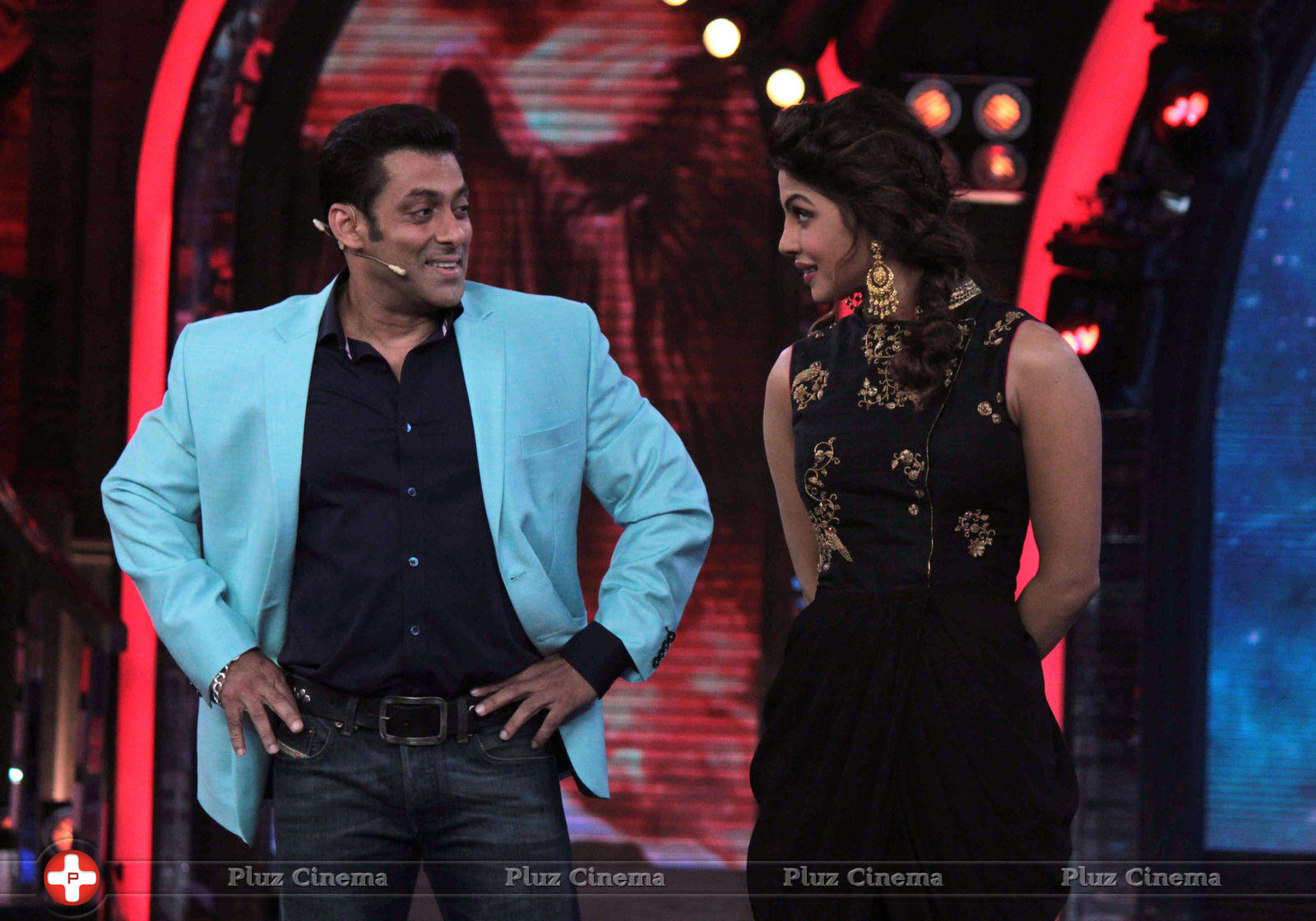 Promotion of film Krrish 3 on the sets of Bigg Boss 7 Photos | Picture 617379