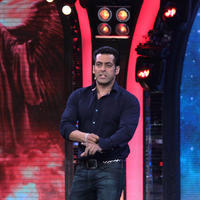 Salman Khan - Promotion of film Krrish 3 on the sets of Bigg Boss 7 Photos | Picture 617402