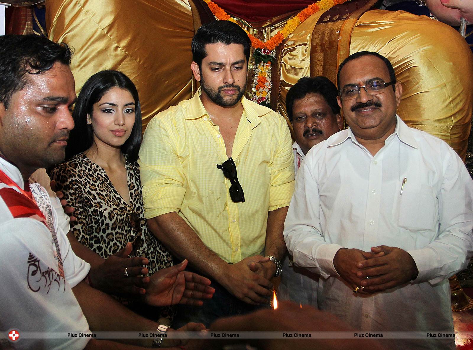 Aftab Shivdasani - Bollywood stars visit Ganesh mandals Photos | Picture 571059