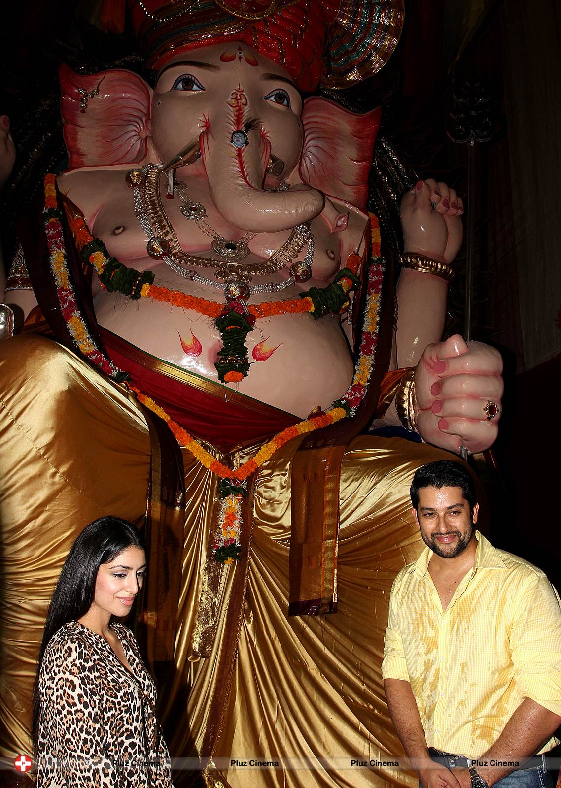 Bollywood stars visit Ganesh mandals Photos | Picture 571063