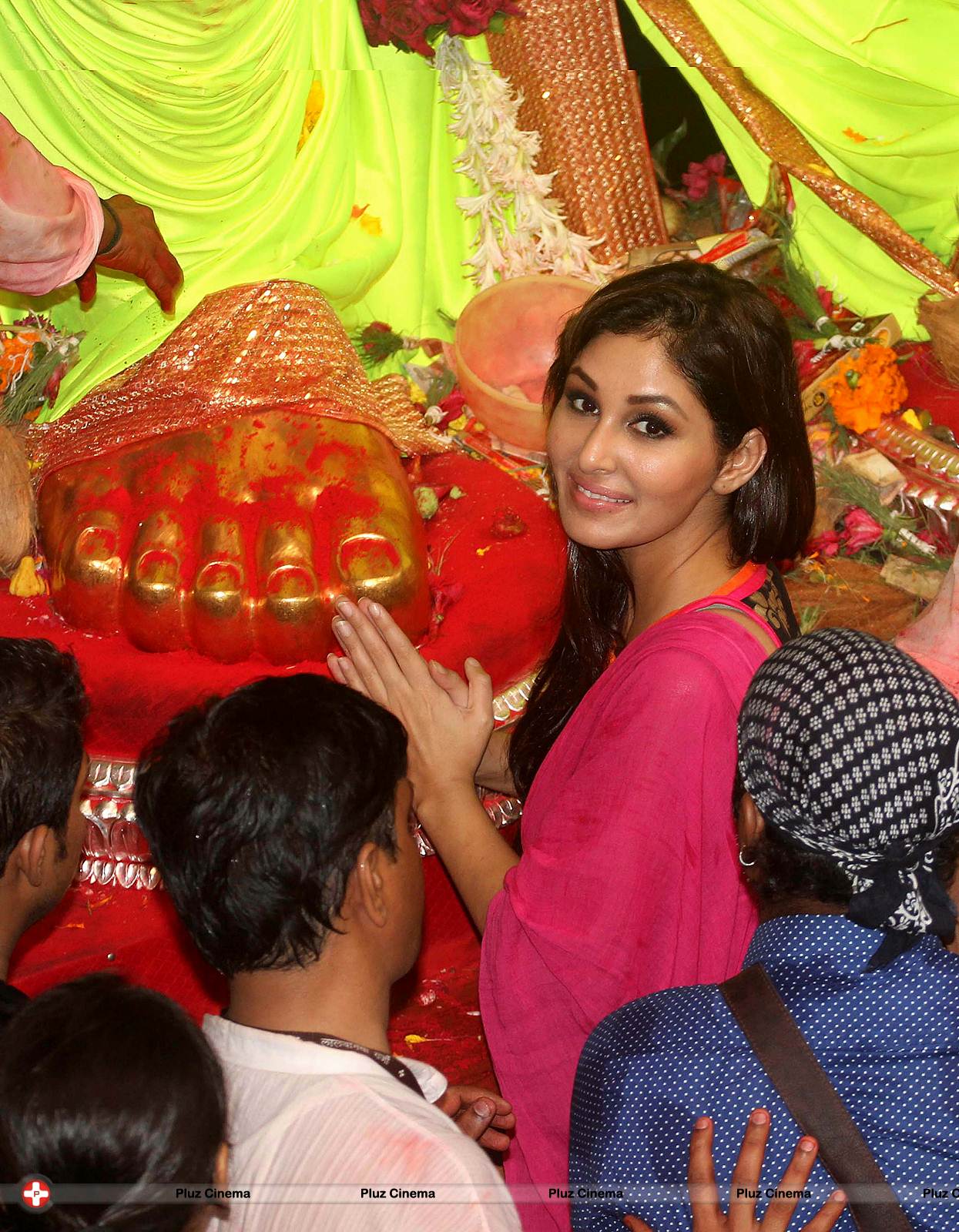 Pooja Chopra - Bollywood stars visit Ganesh mandals Photos | Picture 571069