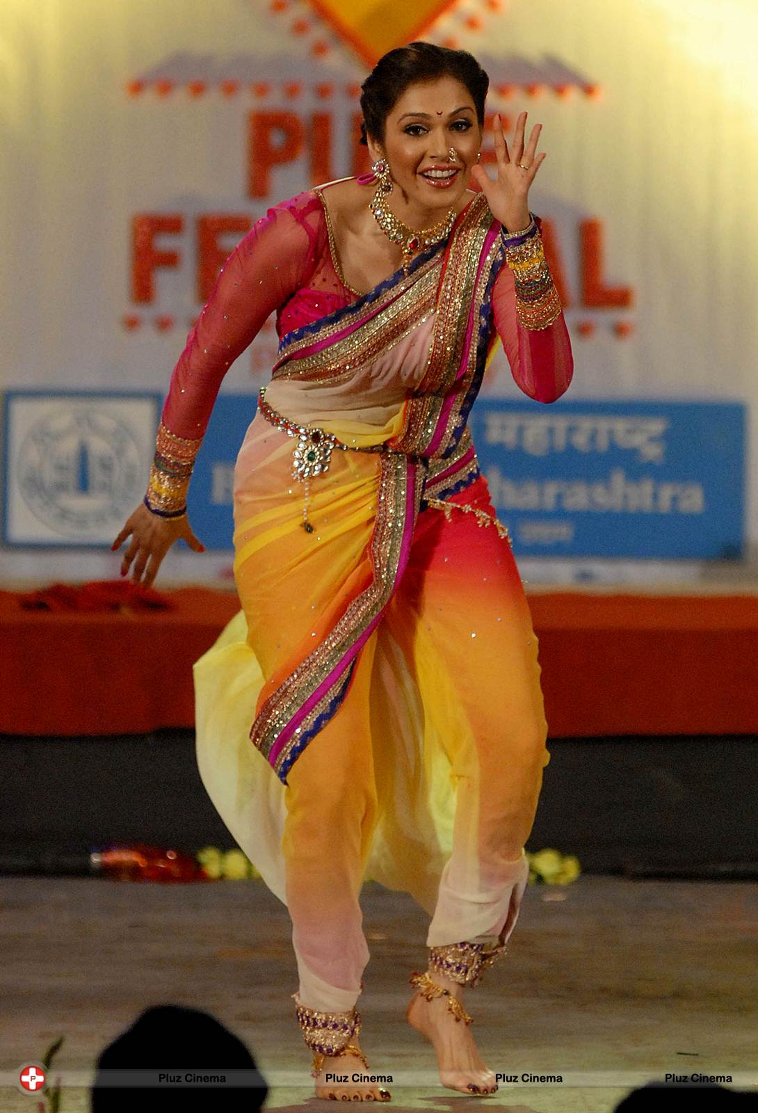Isha Koppikar - Pune Festival 2013 Photos | Picture 571864