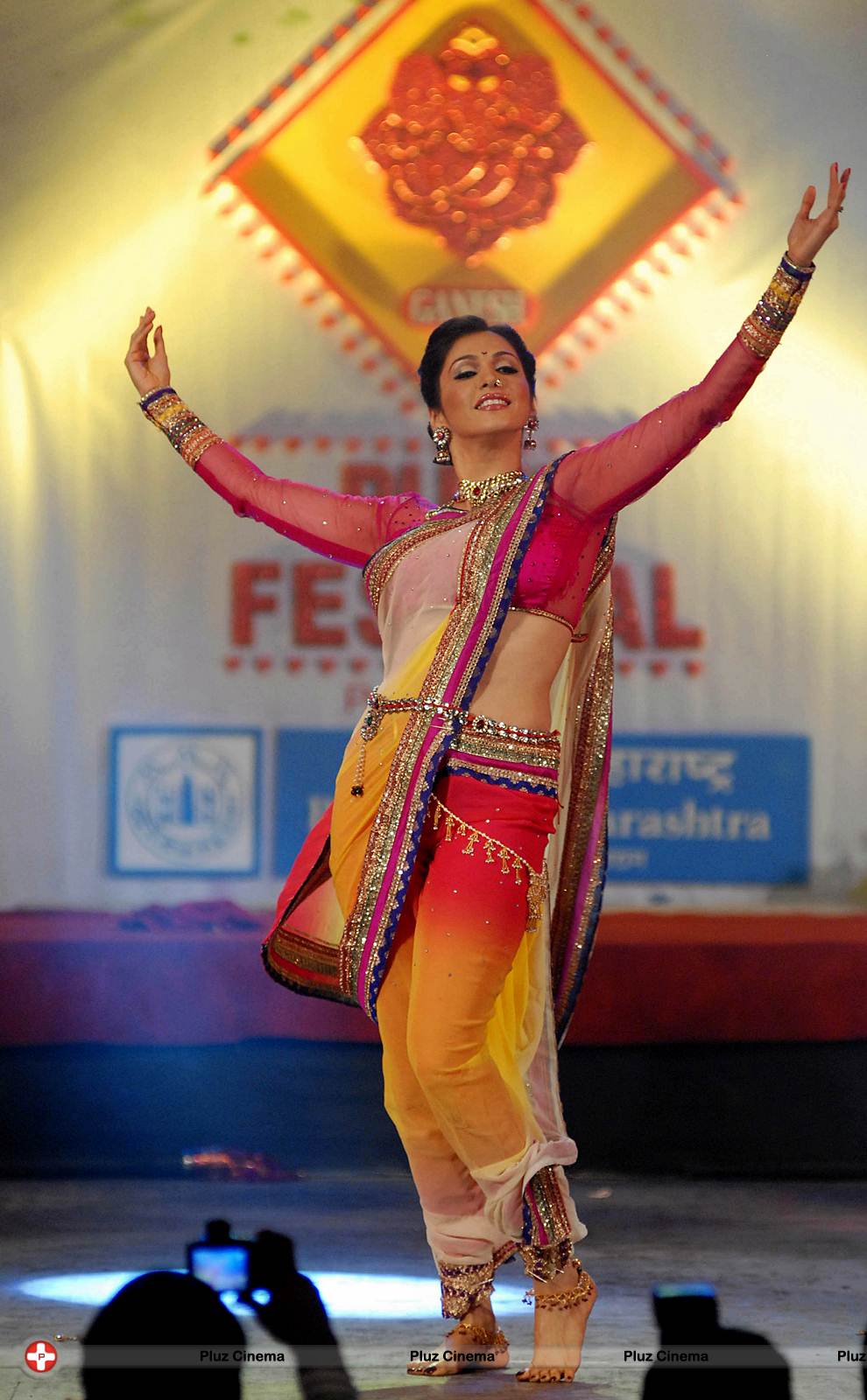 Isha Koppikar - Pune Festival 2013 Photos | Picture 571872