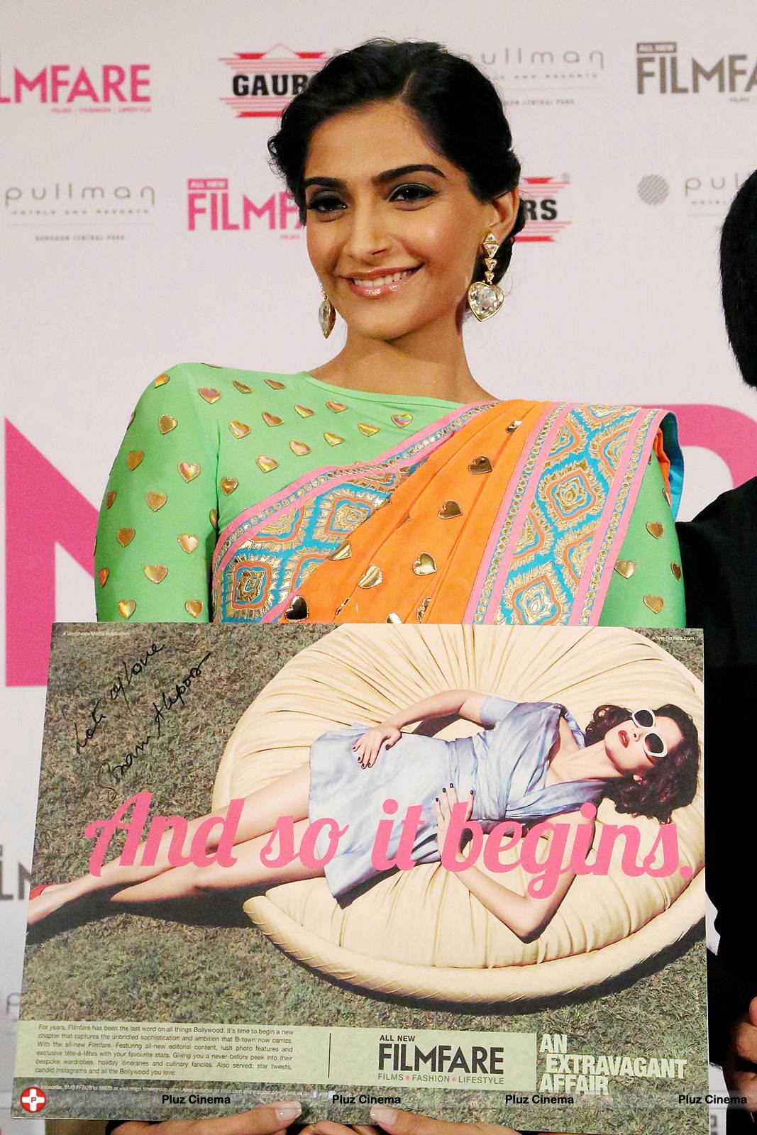 Sonam unveils Filmfare magazine's new look Photos | Picture 571823