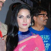 Veena Malik seeks blessing from Lalbaugcha Raja Photos | Picture 571787