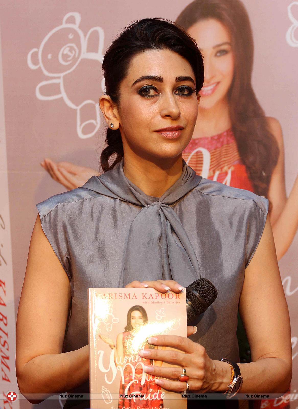 Karisma Kapoor - Launch of book My Yummu Mummy Guide Photos | Picture 572433