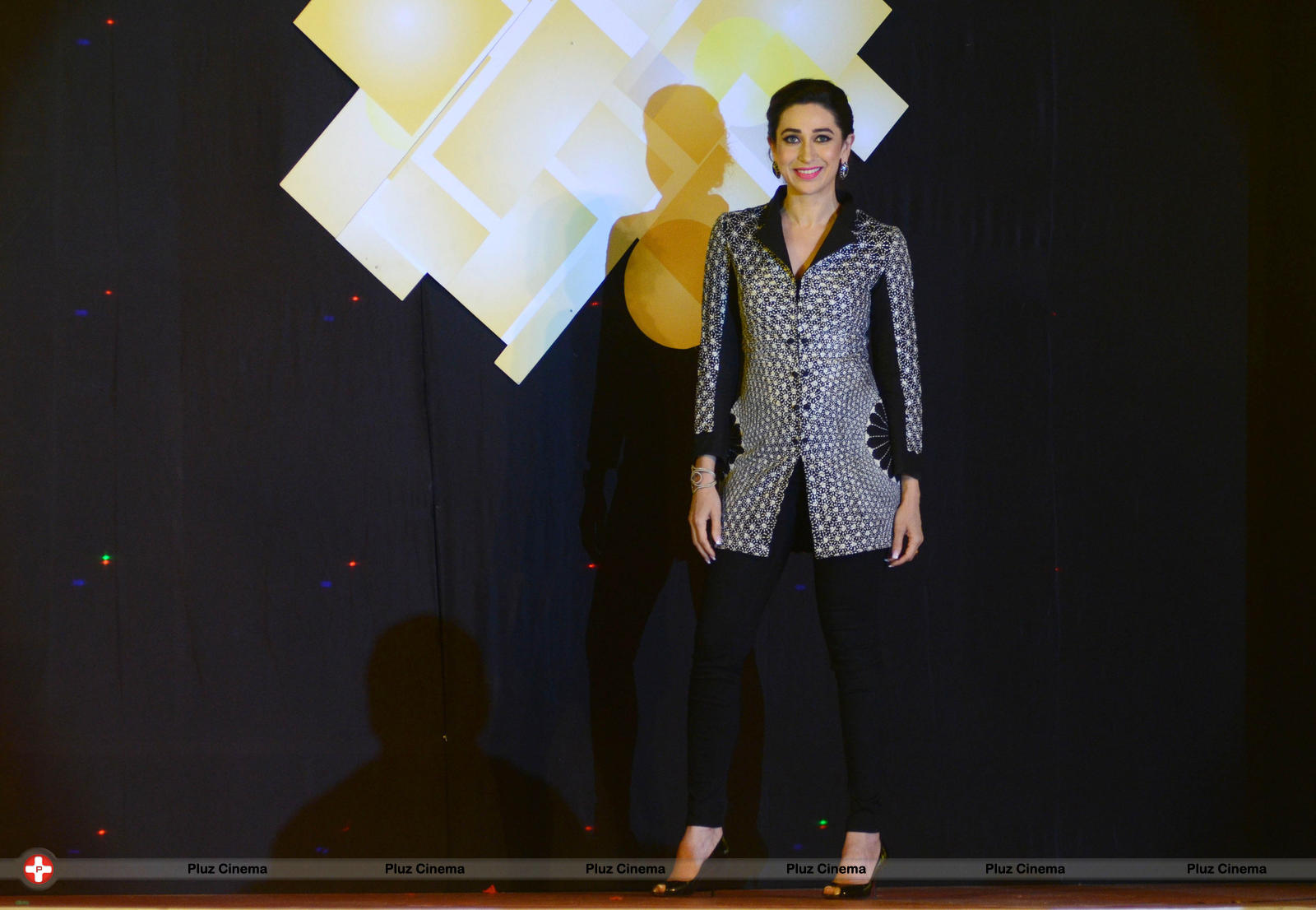 Karisma Kapoor - Global India 2013 Awards Photos | Picture 580735