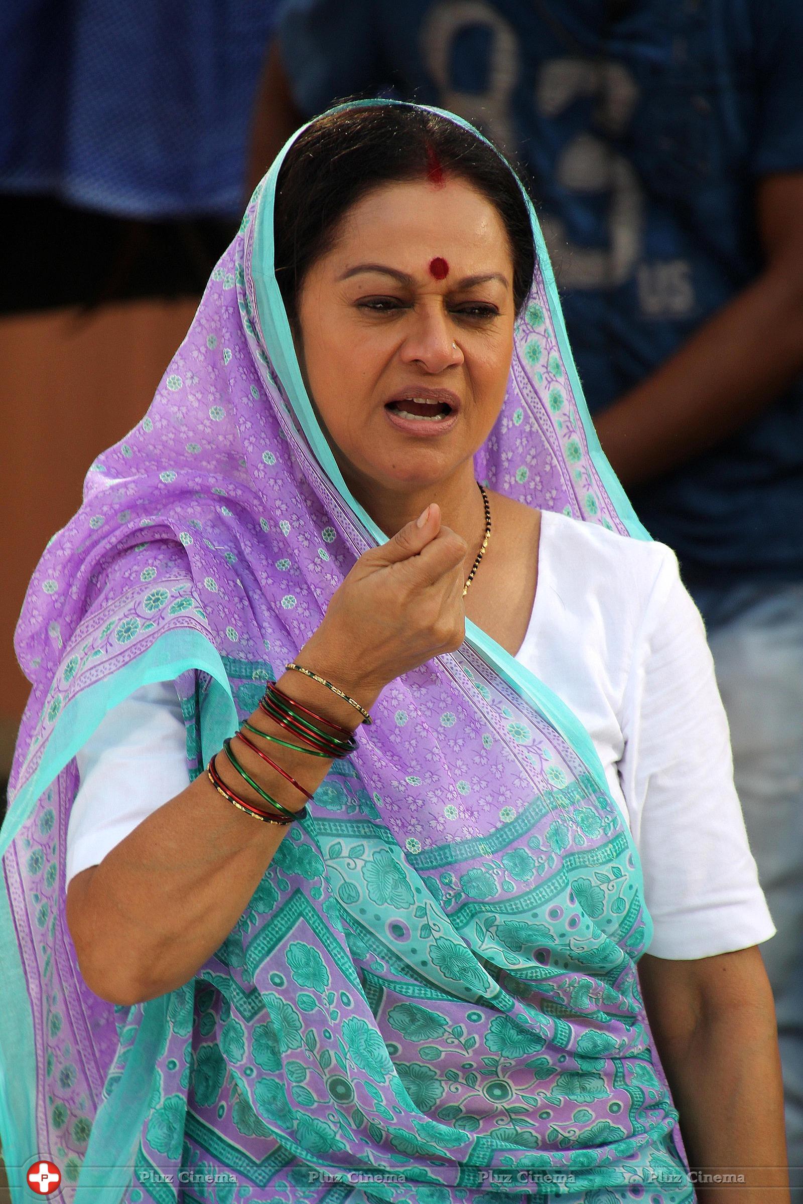 Zarina Wahab - Shooting of film Gangs of Banaras Photos | Picture 582938