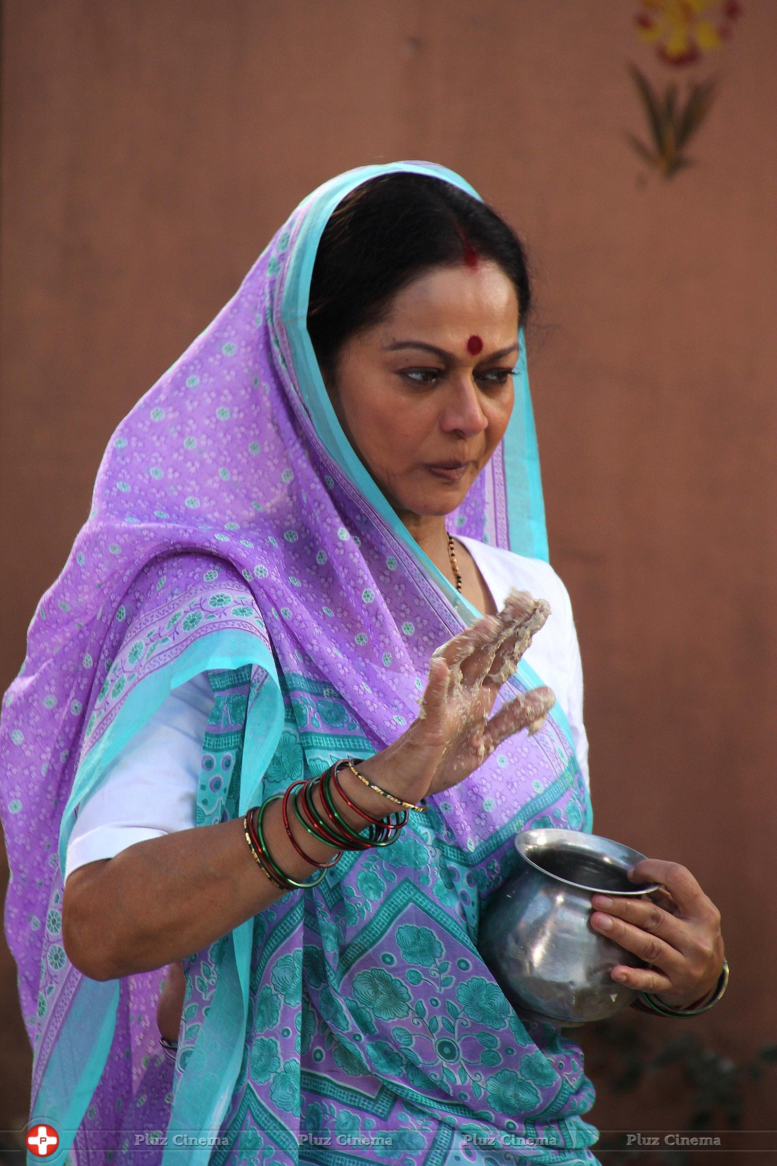 Zarina Wahab - Shooting of film Gangs of Banaras Photos | Picture 582943