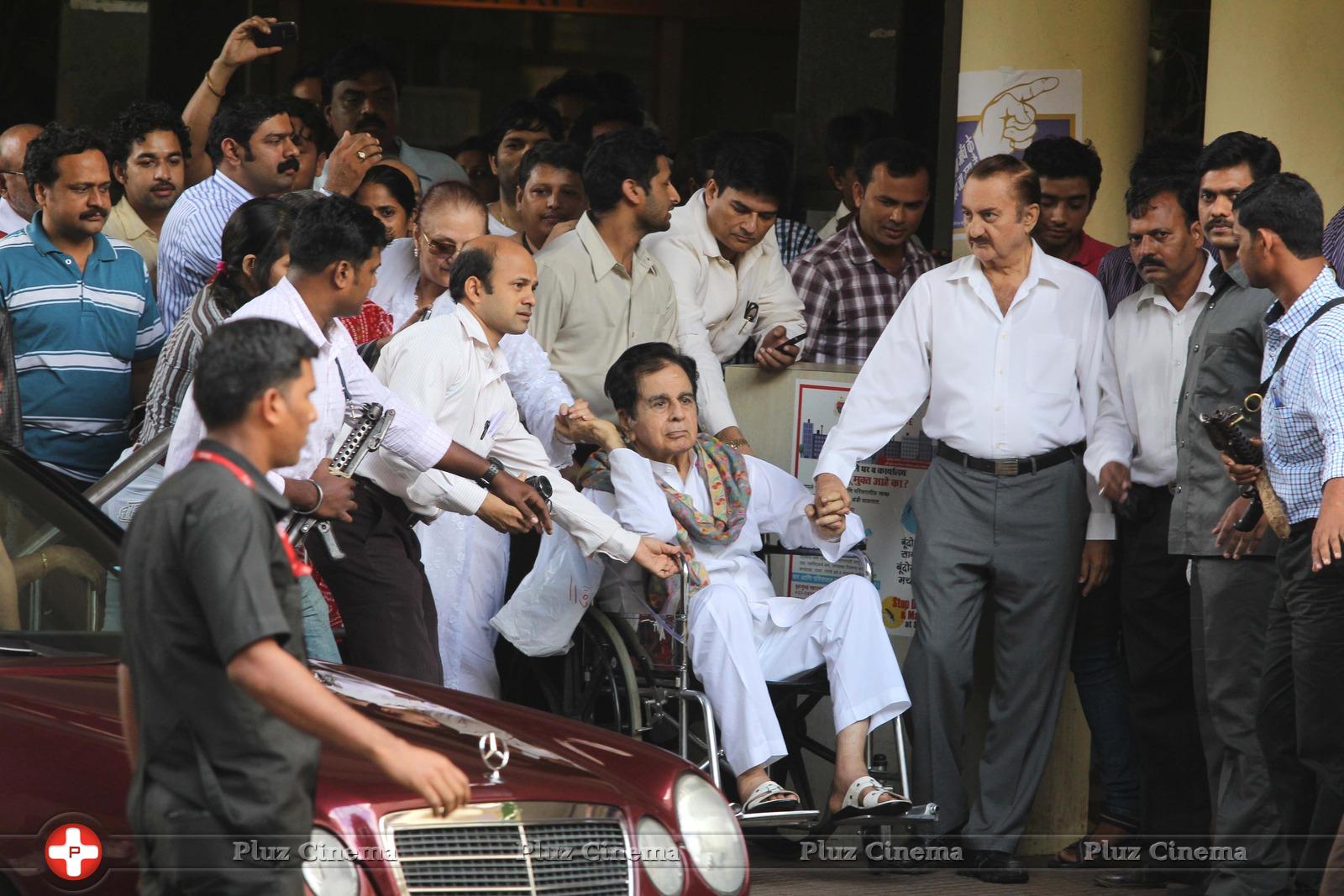 Dilip Kumar discharged from hospital photos | Picture 585941
