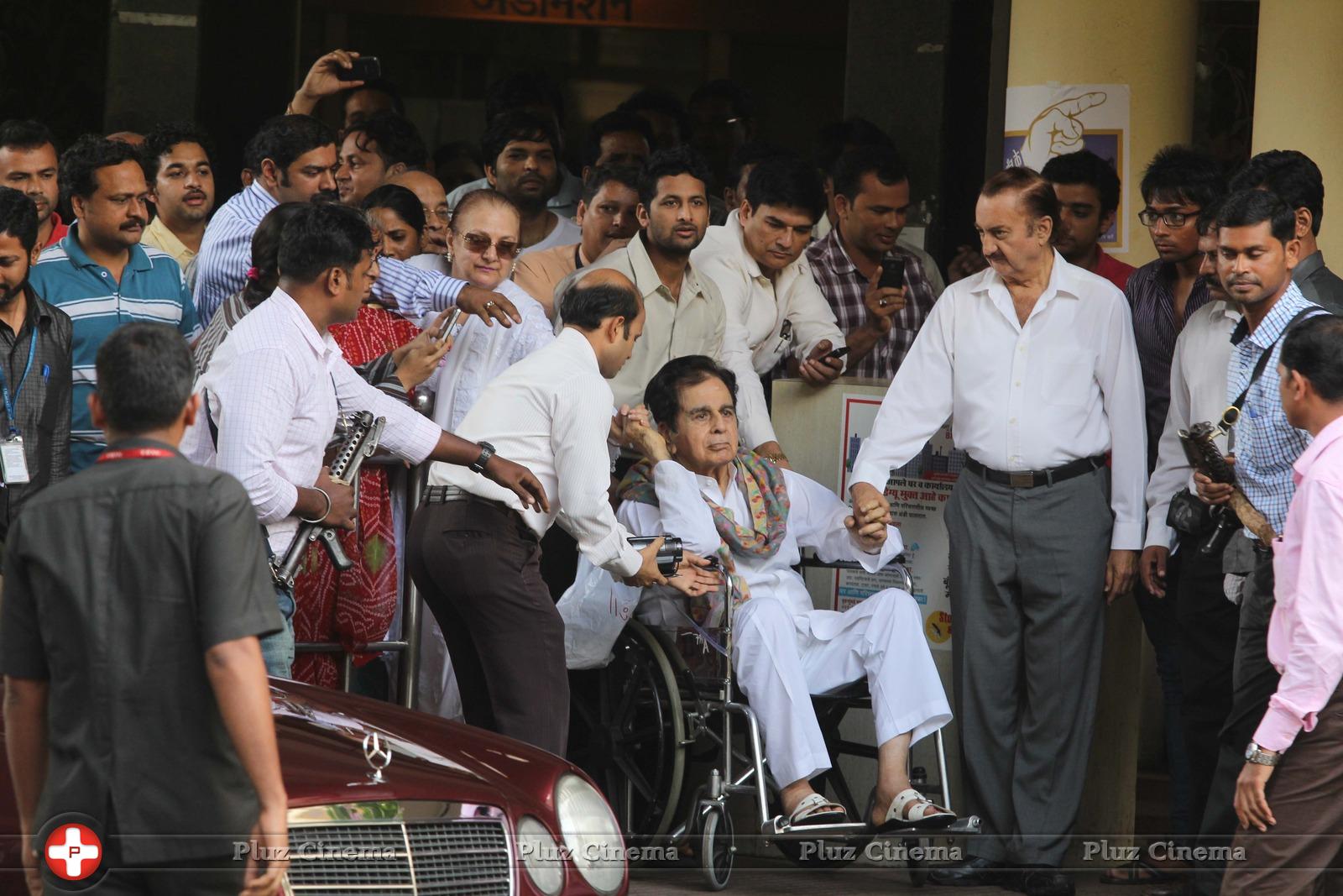 Dilip Kumar discharged from hospital photos | Picture 585943