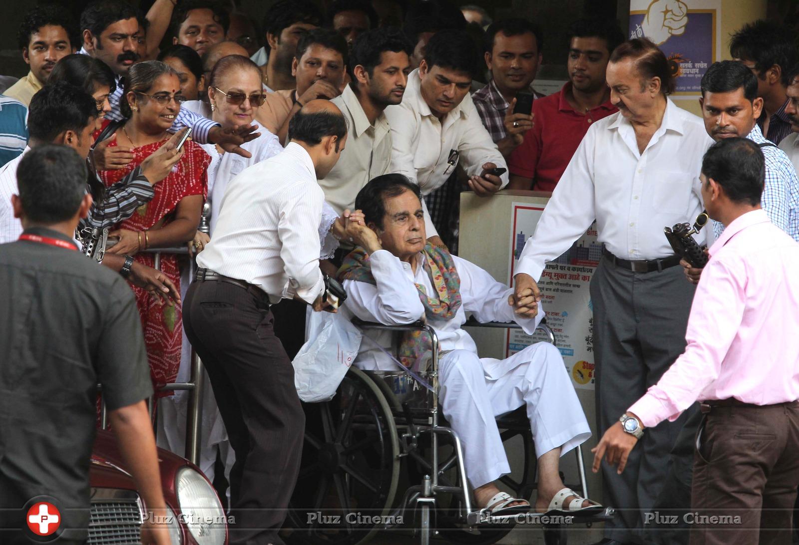 Dilip Kumar discharged from hospital photos | Picture 585944