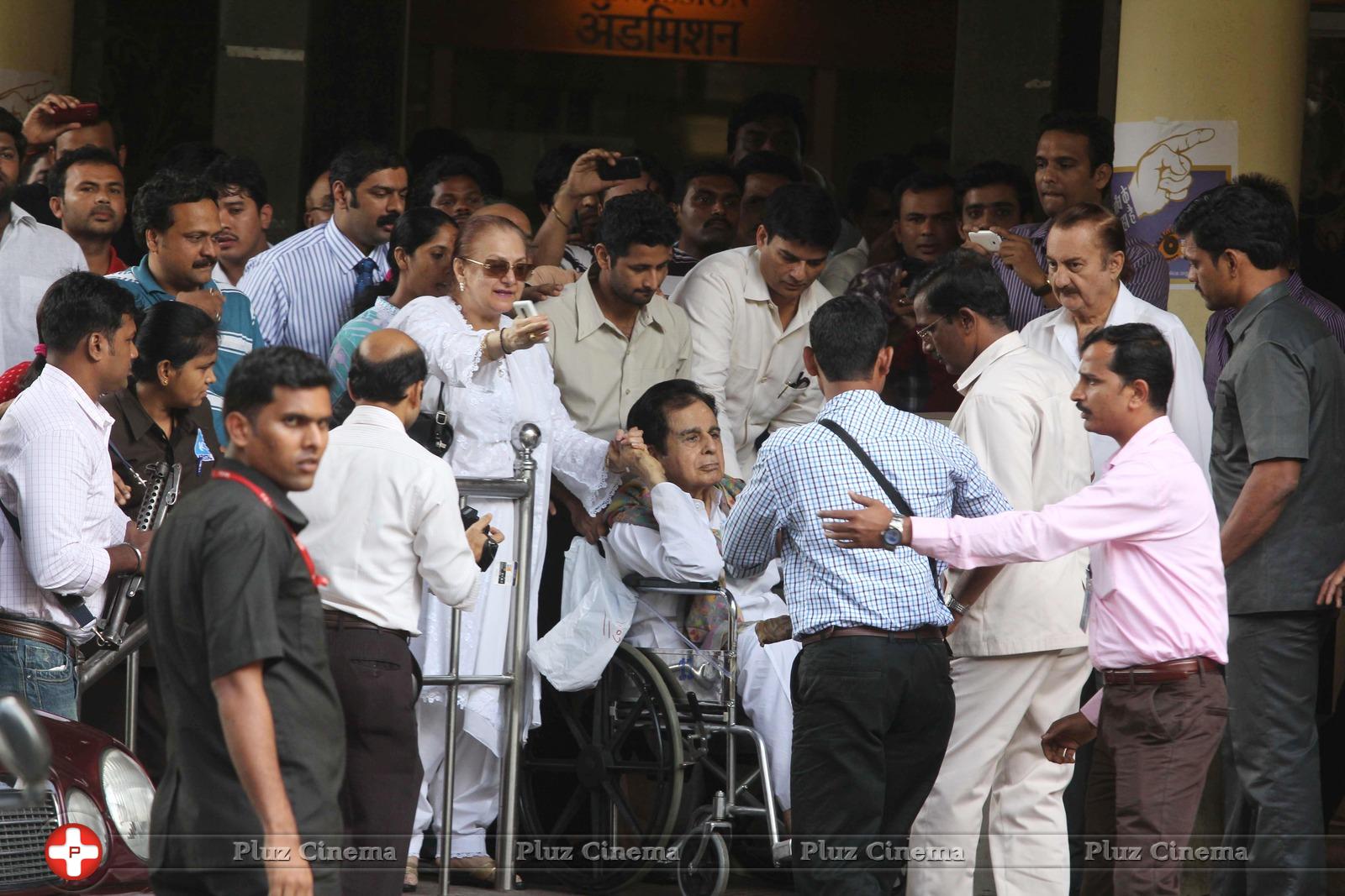 Dilip Kumar discharged from hospital photos | Picture 585945