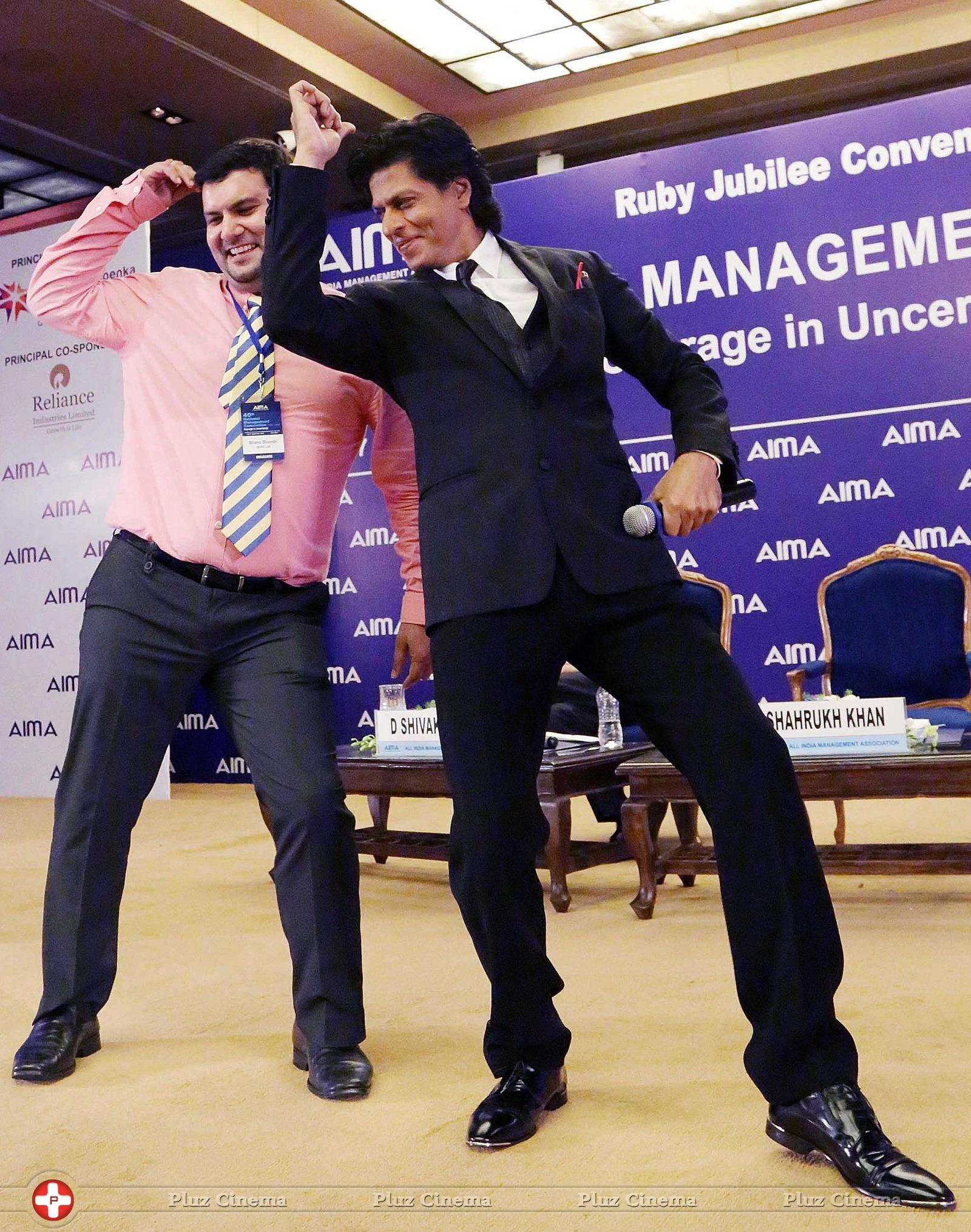 Shahrukh attends 40th national management convention photos | Picture 586449