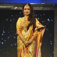 Bollywood stars walk the ramp for Yash Chopra tribute photos | Picture 587792