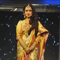 Bollywood stars walk the ramp for Yash Chopra tribute photos | Picture 587795