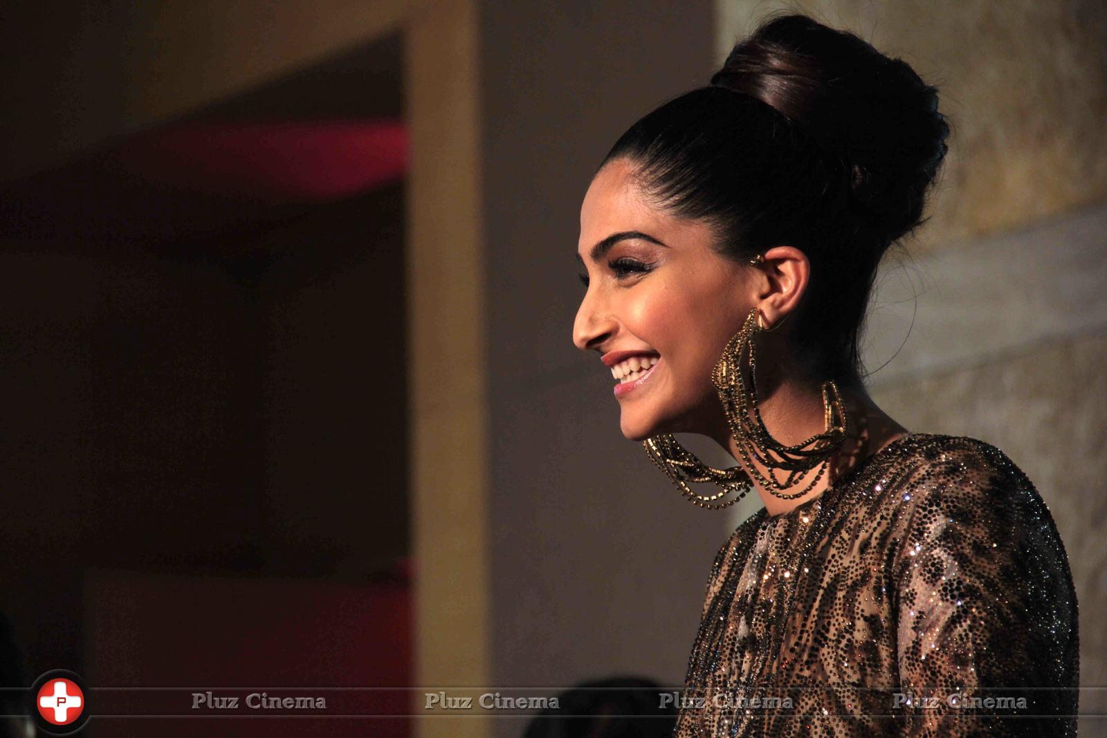Sonam Kapoor Ahuja - GQ Man of the Year Award 2013 Photos | Picture 591314
