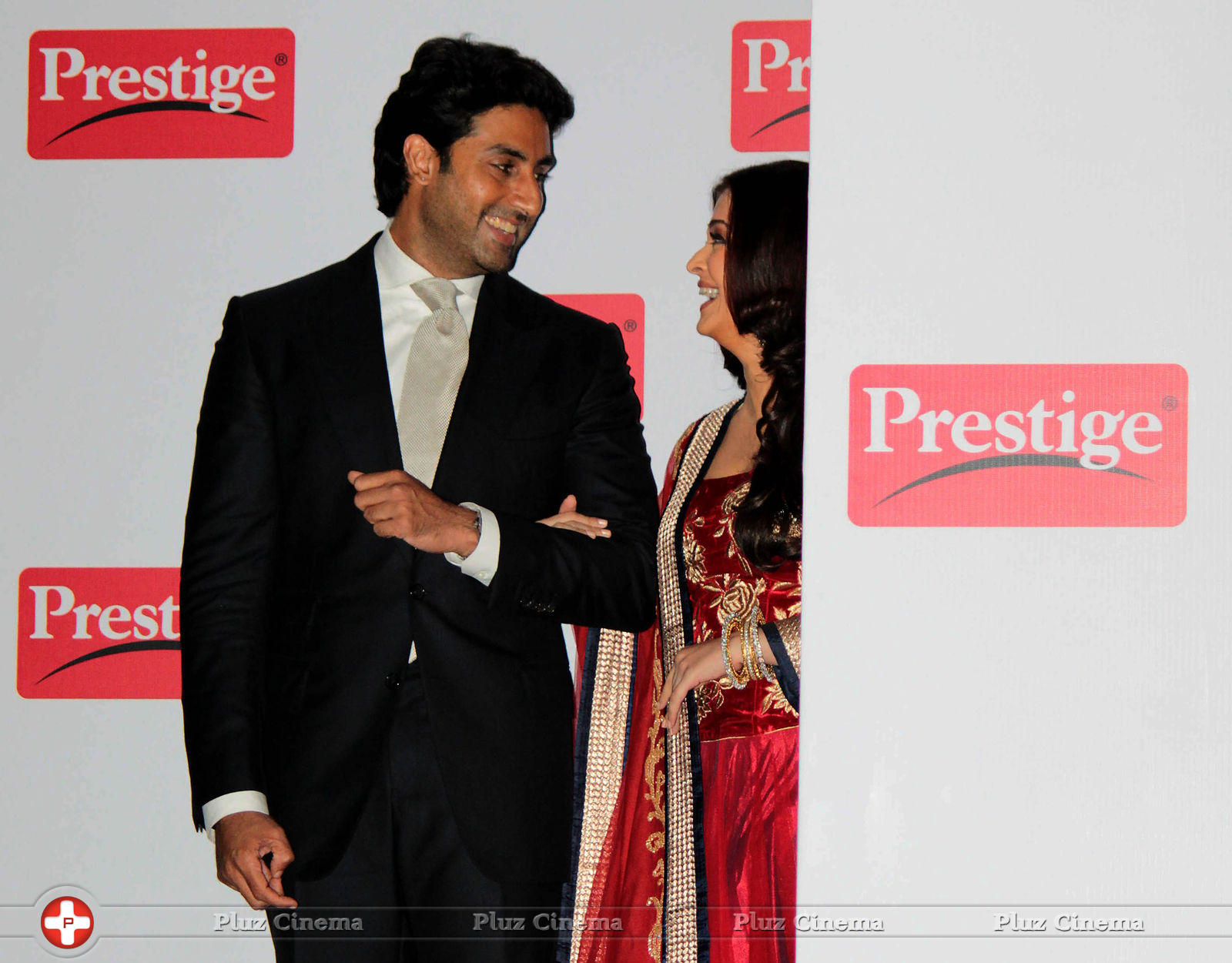 TTK Prestige signs Aishwarya, Abhishek as brand ambassadors photos | Picture 592161