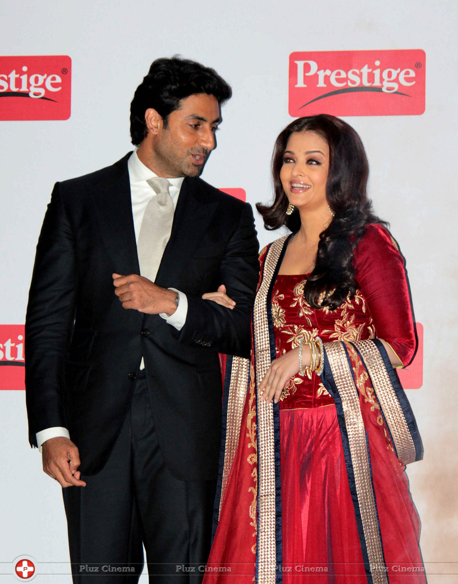 TTK Prestige signs Aishwarya, Abhishek as brand ambassadors photos | Picture 592163