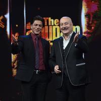 SRK on the sets of Anupam Kher Show Photos | Picture 761200