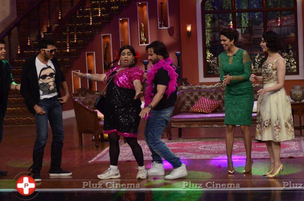 Humshakal star cast on the sets of Comedy Nights with Kapil Photos | Picture 761607