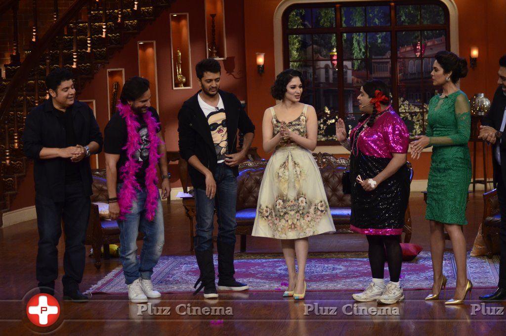 Humshakal star cast on the sets of Comedy Nights with Kapil Photos | Picture 761613
