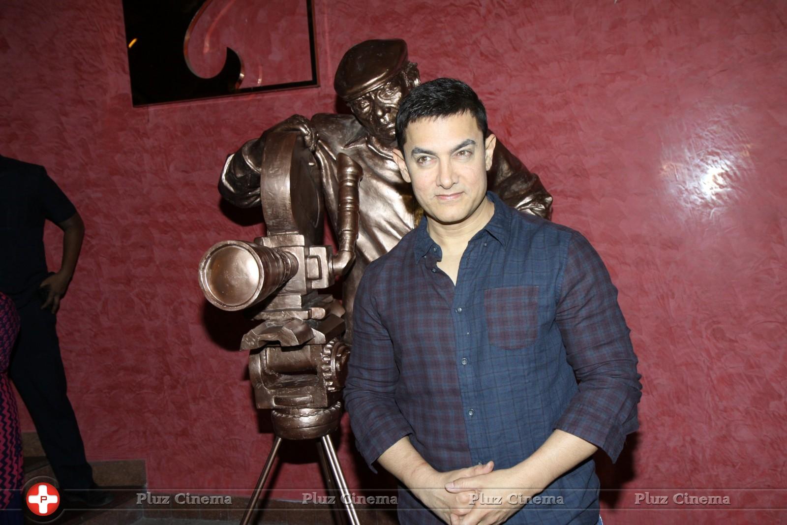 Aamir Khan - Aamir Khan presents his documentary film Chale Chalo Photos | Picture 762849