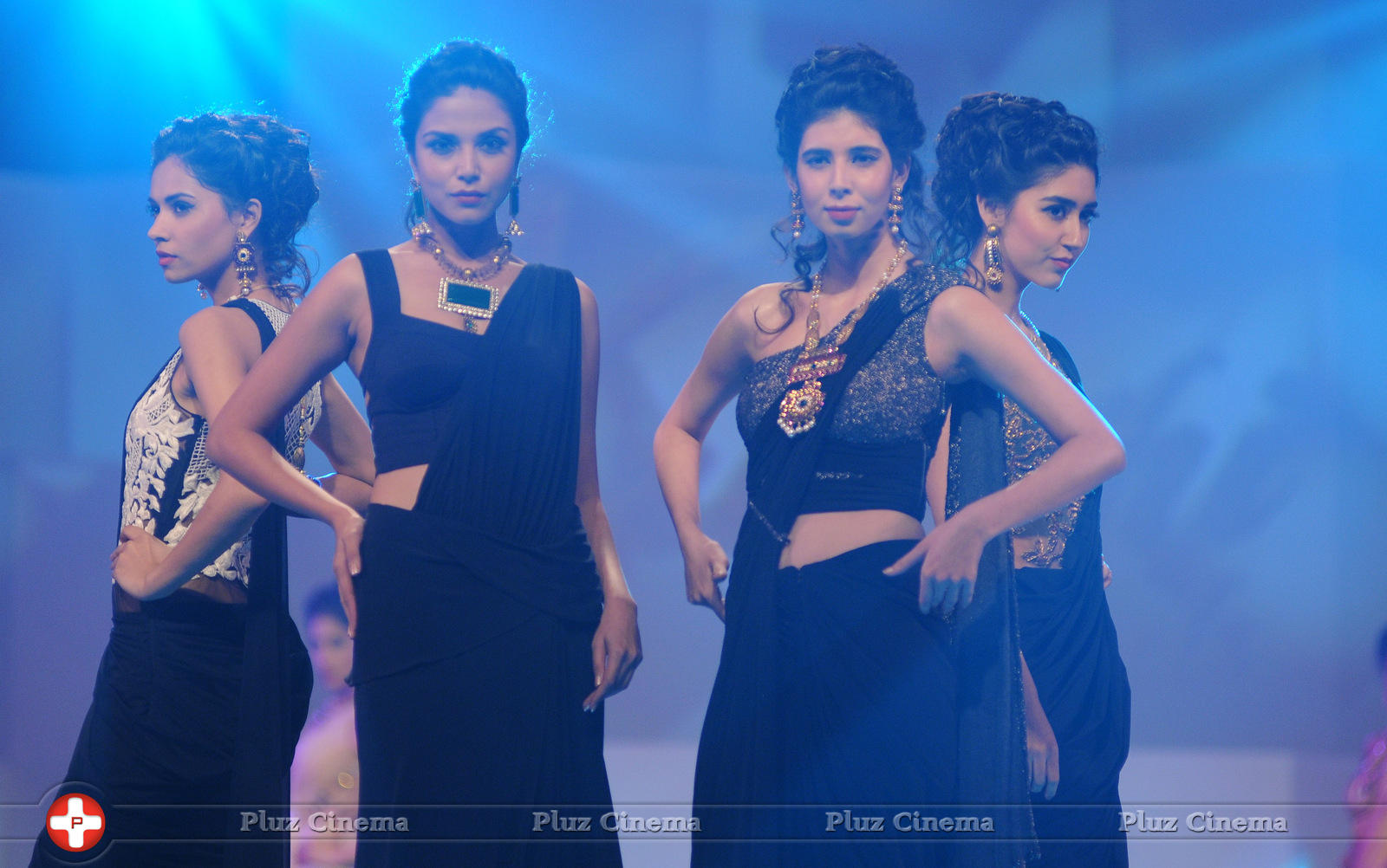 Sushmita, Shraddha, Aditi, Huma, Neetu showstopper at IBJA Fashion Show Photos | Picture 841714