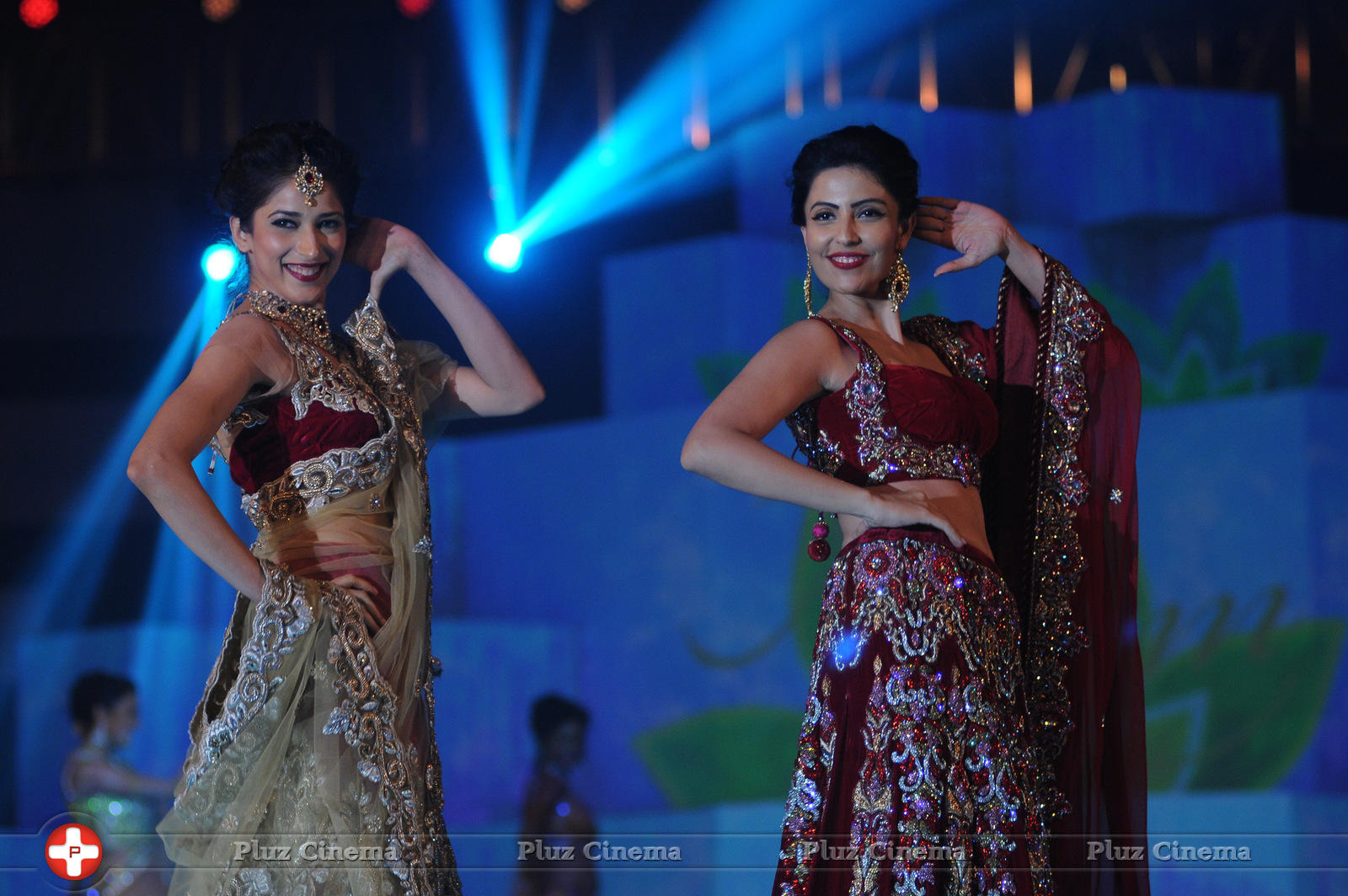 Sushmita, Shraddha, Aditi, Huma, Neetu showstopper at IBJA Fashion Show Photos | Picture 841723