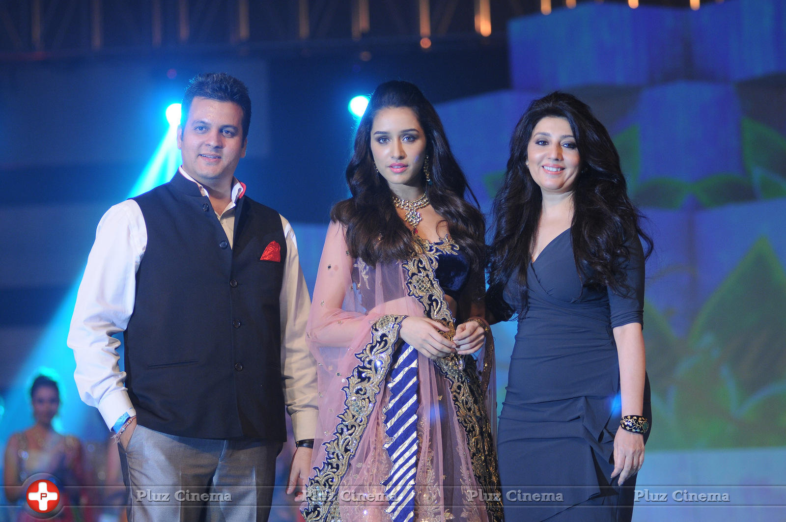Sushmita, Shraddha, Aditi, Huma, Neetu showstopper at IBJA Fashion Show Photos | Picture 841739