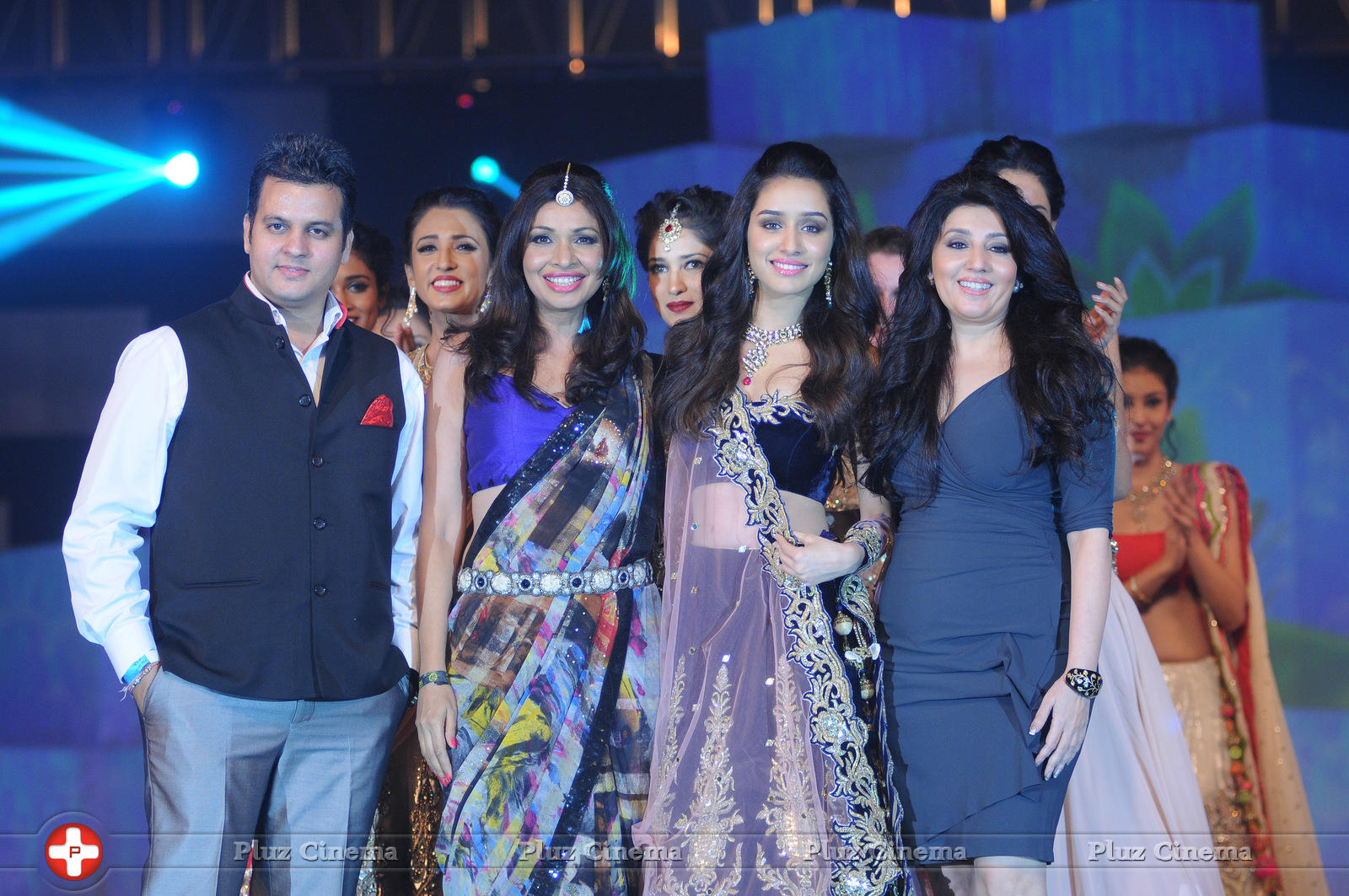 Sushmita, Shraddha, Aditi, Huma, Neetu showstopper at IBJA Fashion Show Photos | Picture 841741
