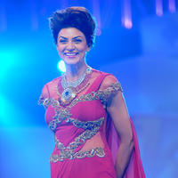 Sushmita Sen - Sushmita, Shraddha, Aditi, Huma, Neetu showstopper at IBJA Fashion Show Photos | Picture 841719