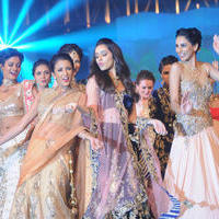 Sushmita, Shraddha, Aditi, Huma, Neetu showstopper at IBJA Fashion Show Photos | Picture 841738