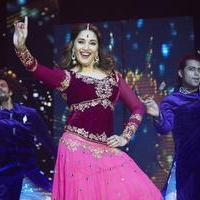 Madhuri Dixit - Slam Finale In London, Team Happy New Year with Madhuri Dixit Photos | Picture 842306