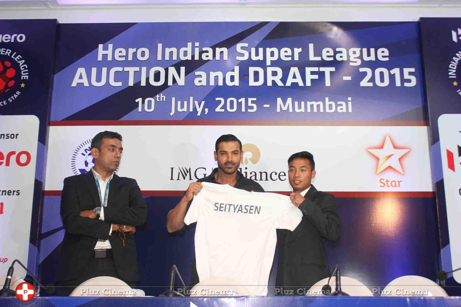 Hrithik Roshan, Ranbir Kapoor, John at the auction of Indian Super league 2015 Pics | Picture 1060004