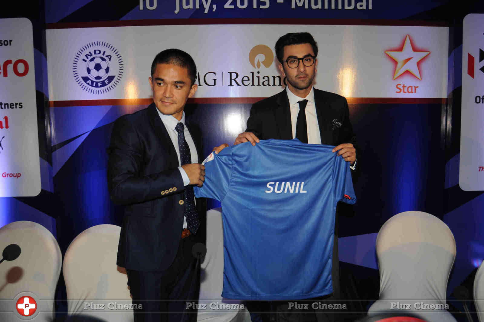 Ranbir Kapoor - Hrithik Roshan, Ranbir Kapoor, John at the auction of Indian Super league 2015 Pics | Picture 1060025