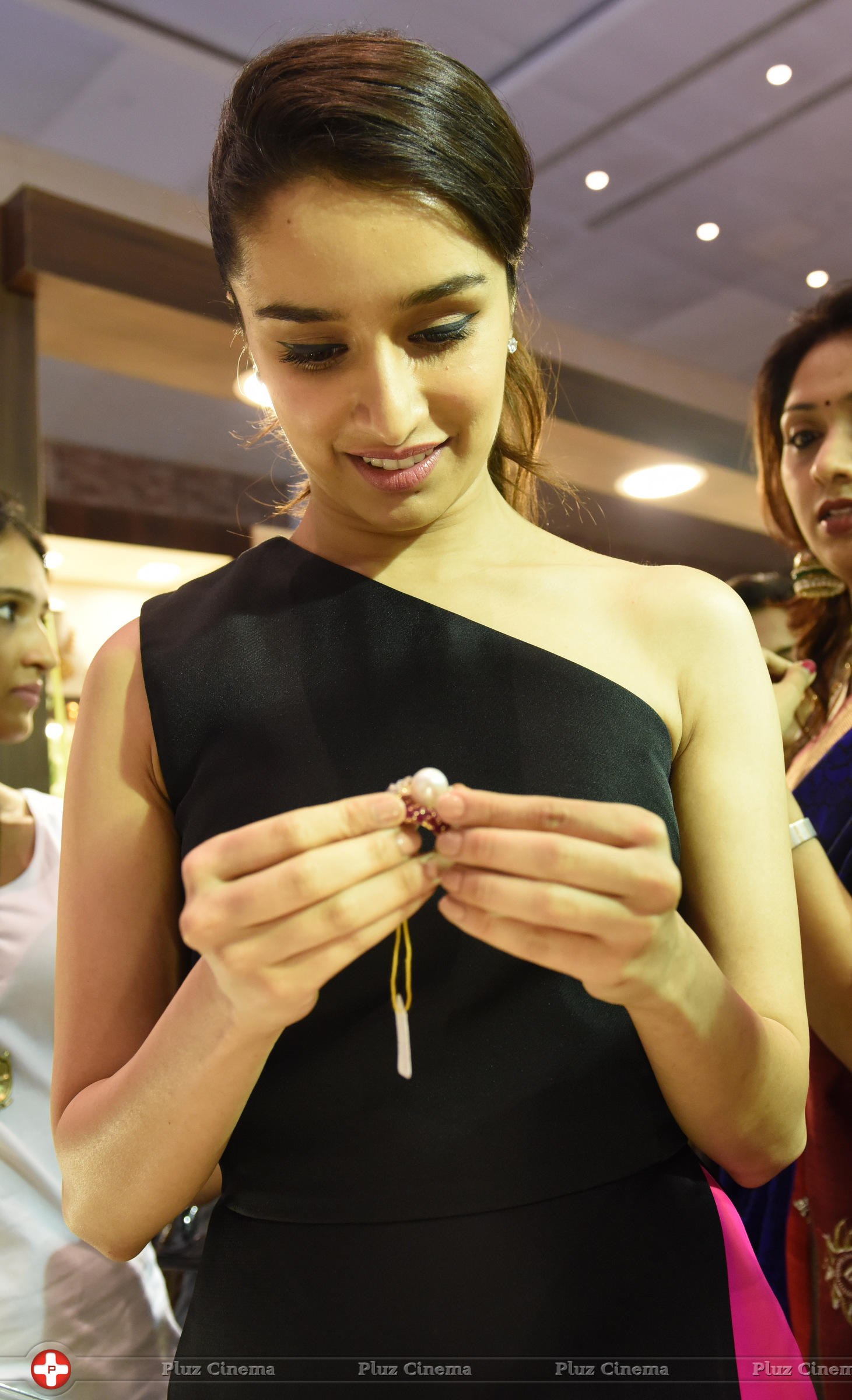 Shraddha Kapoor inaugurates ABEC's Jewellery Exhibition GLAMOUR 2015 Pics | Picture 1059944