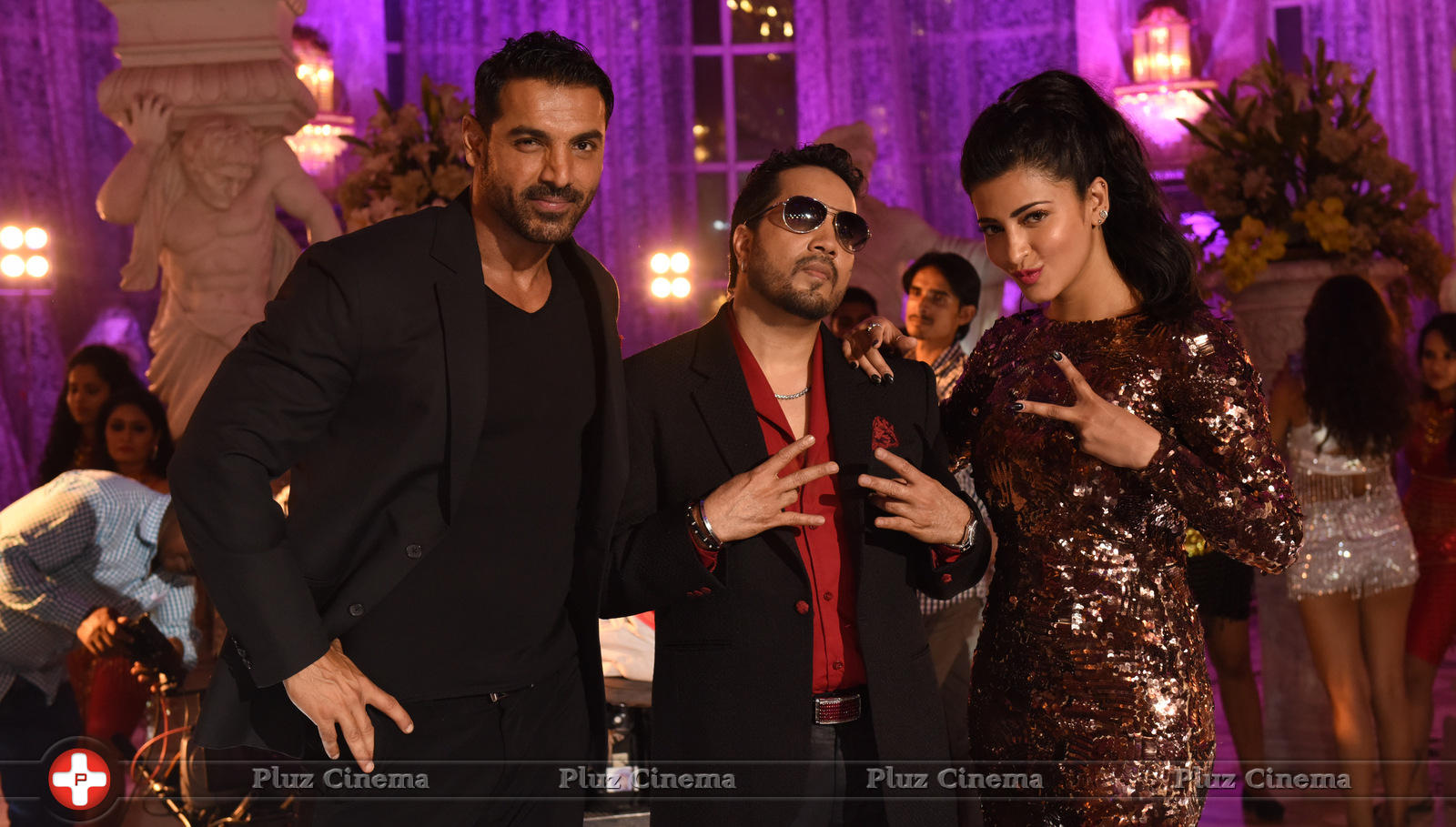 Mika Singh with John Abraham and Shruti Hasan On Location for WELCOME BACK Pics | Picture 1062401