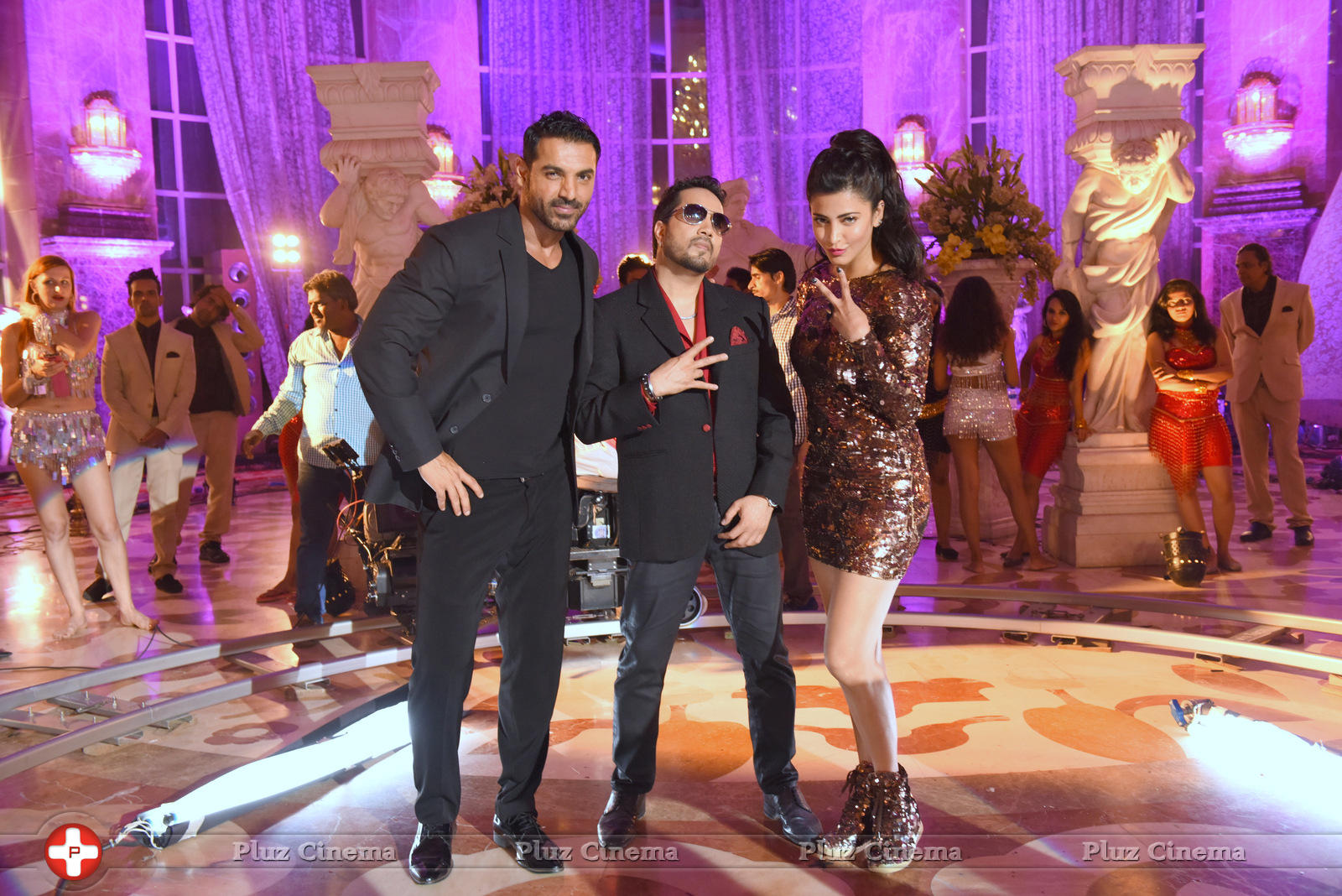 Mika Singh with John Abraham and Shruti Hasan On Location for WELCOME BACK Pics | Picture 1062402