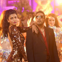 Mika Singh with John Abraham and Shruti Hasan On Location for WELCOME BACK Pics | Picture 1062399