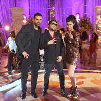 Mika Singh with John Abraham and Shruti Hasan On Location for WELCOME BACK Pics | Picture 1062402