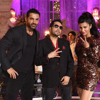 Mika Singh with John Abraham and Shruti Hasan On Location for WELCOME BACK Pics | Picture 1062403