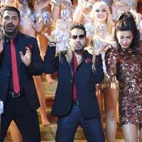 Mika Singh with John Abraham and Shruti Hasan On Location for WELCOME BACK Pics | Picture 1062407